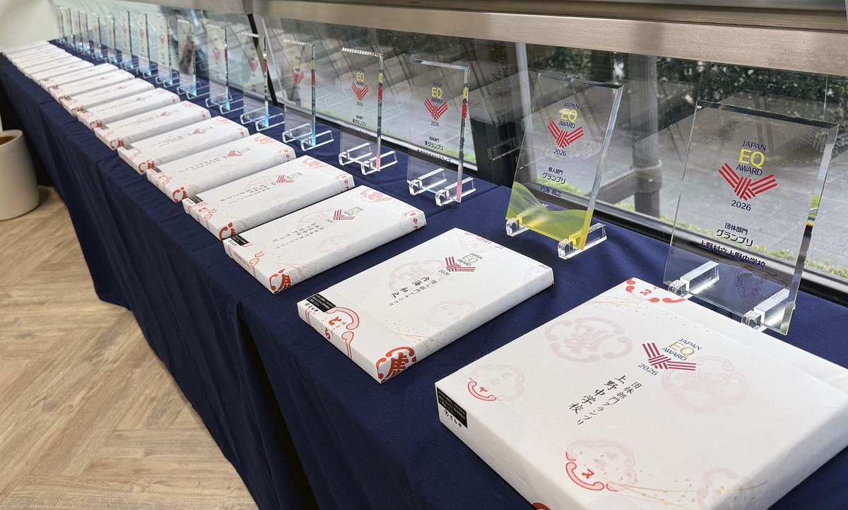 JAPAN EQ AWARD 2026 受賞者に贈られた盾と副賞